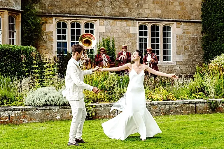 How To Capture Unique Wedding Photos